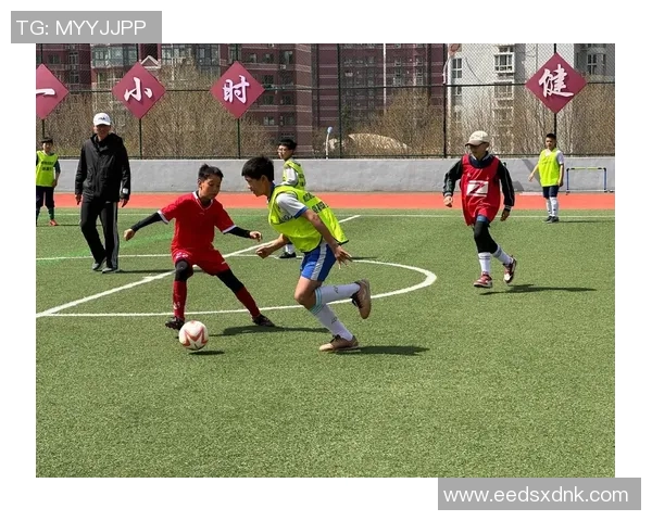 国外小孩对足球明星的热爱与追随背后的文化现象分析